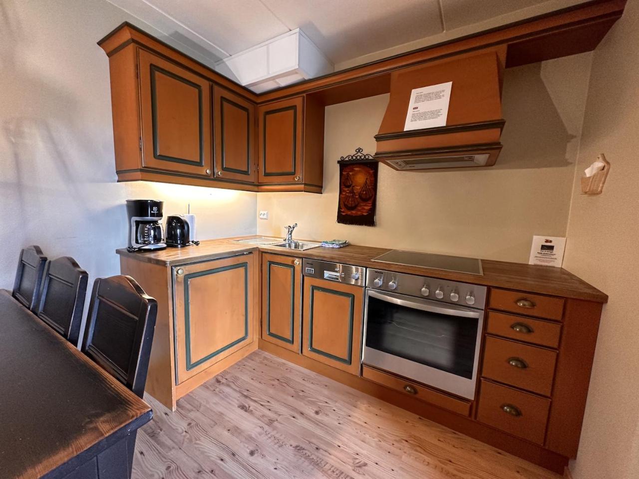 Ideal Base For Exploring 2 Bedrooms & Balcony view 3
