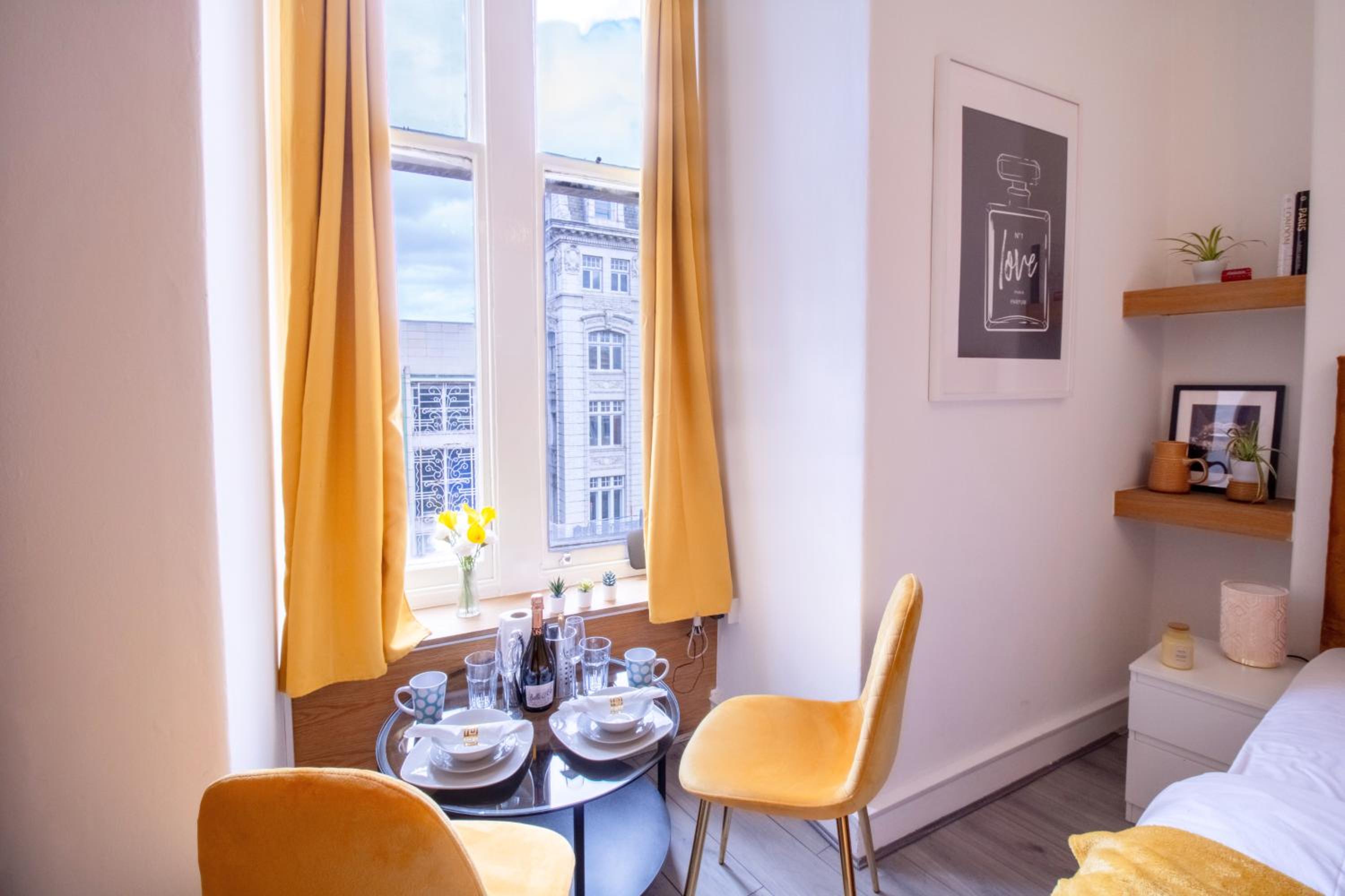 Luxurious Apartments on Oxford Street