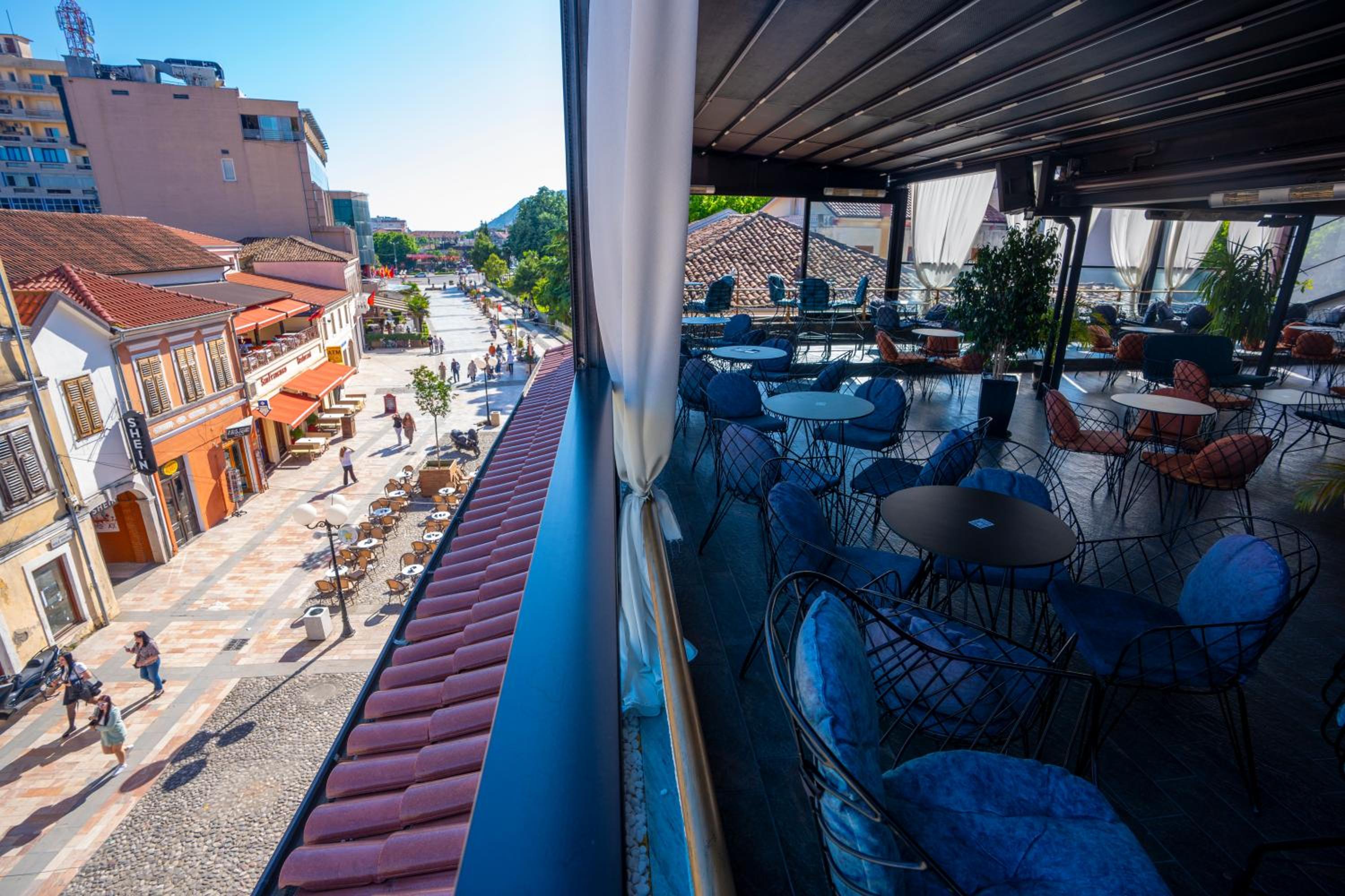 Terrace Hostel & Lounge Bar