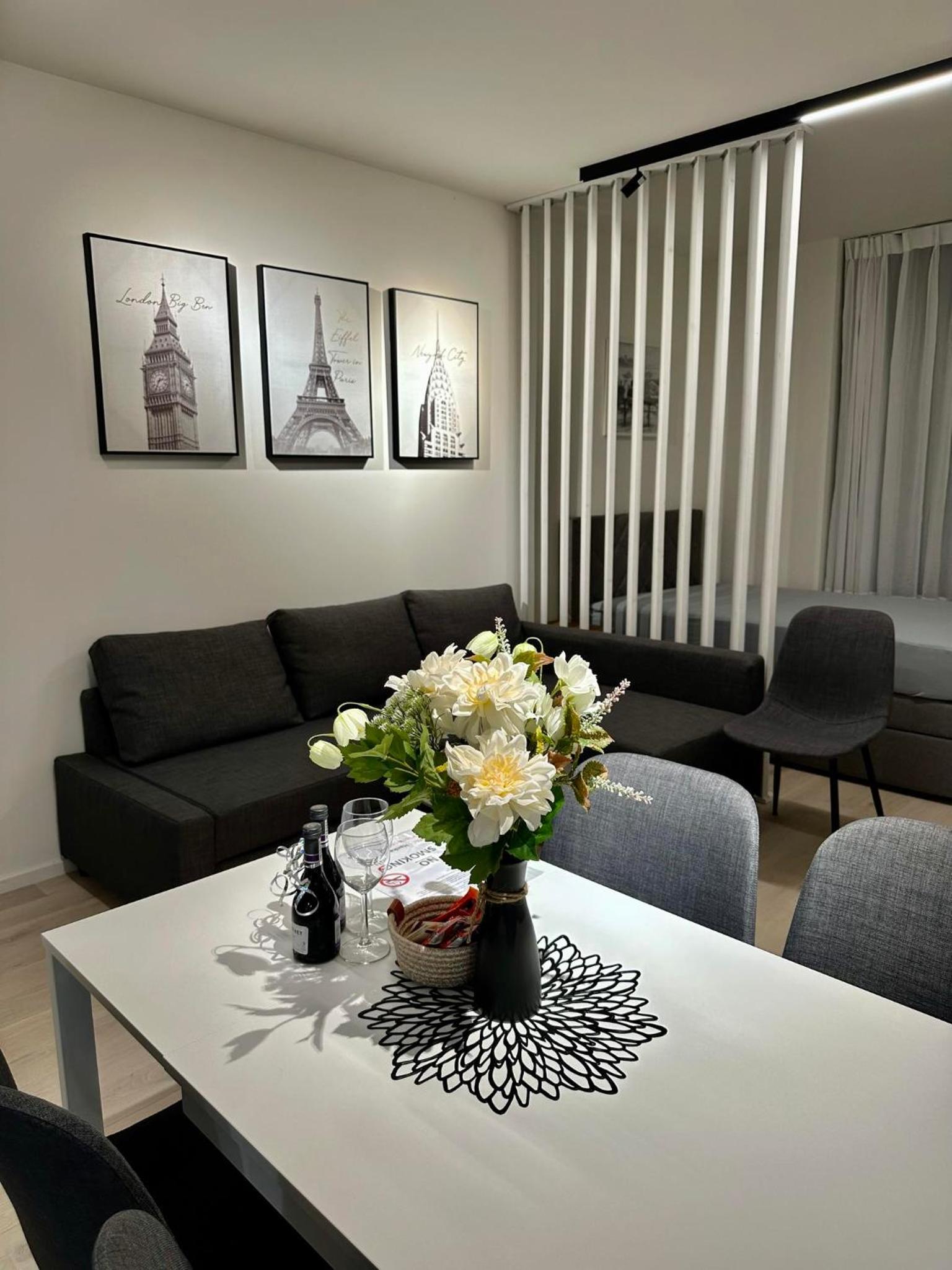 Sunny Apartment in Smichov, Prague 5