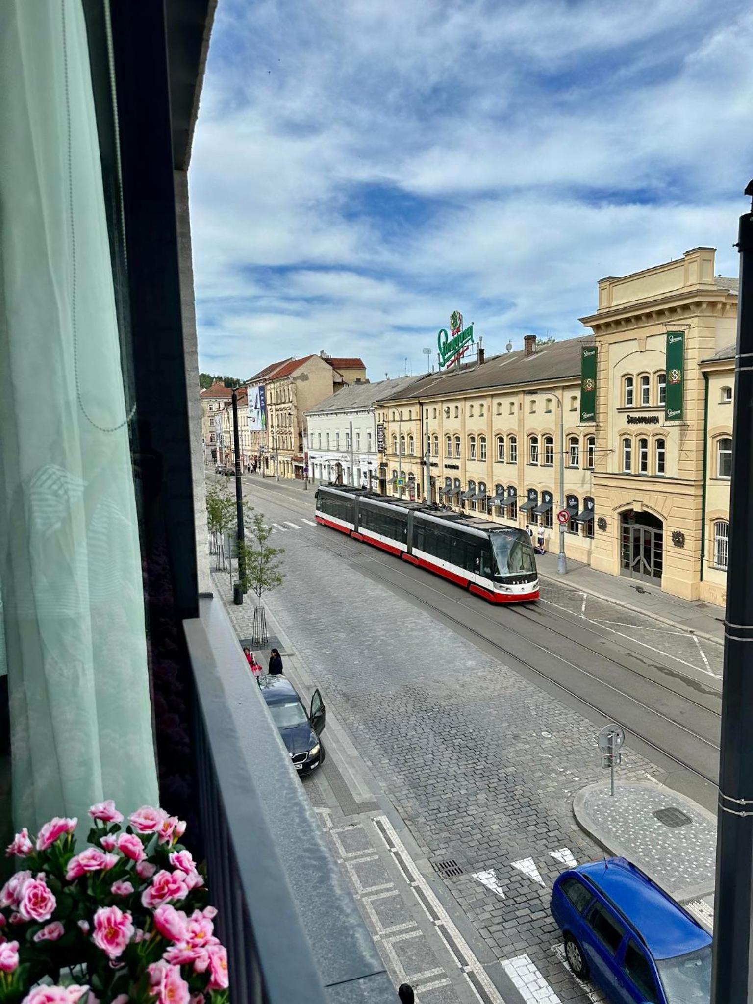 Sunny Apartment in Smichov, Prague 5