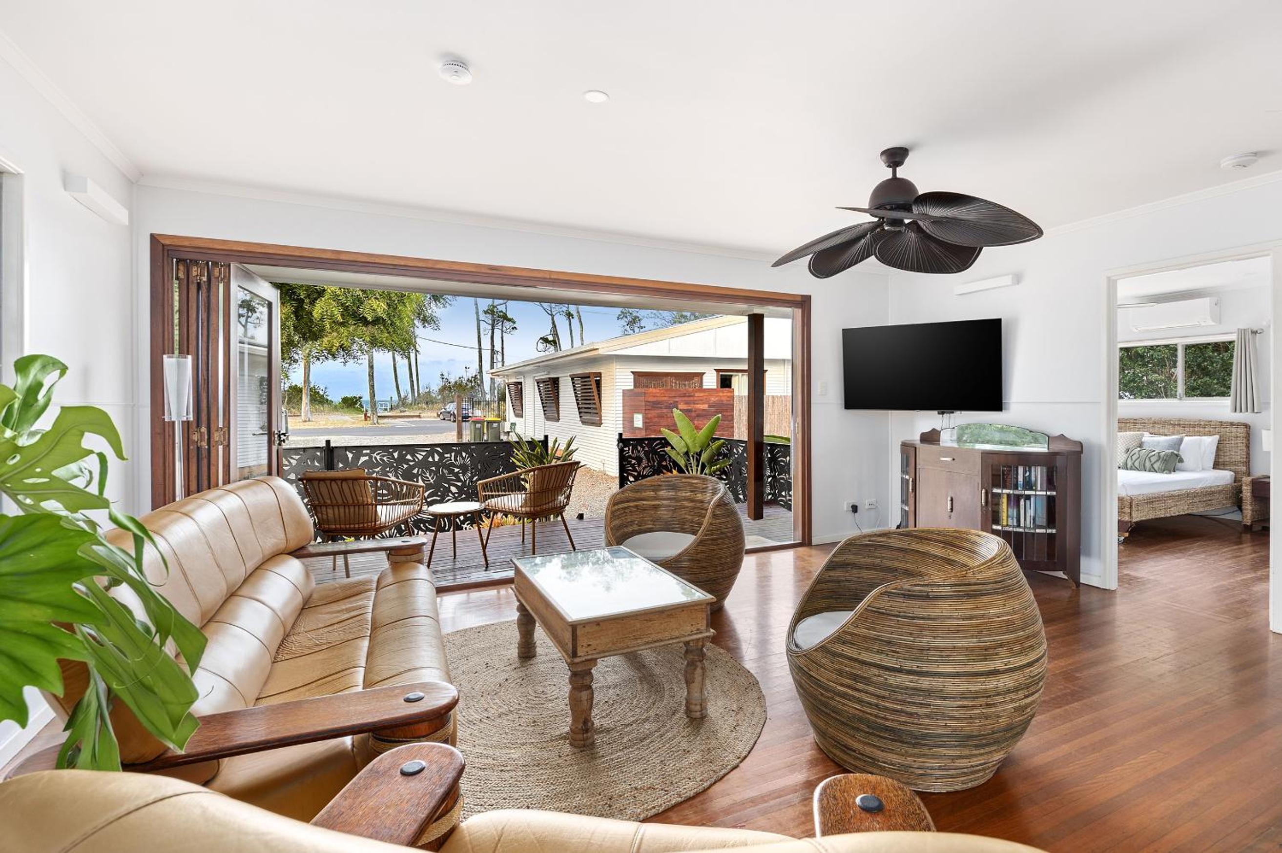 Vila Paus Dua - Beachfront Hervey Bay - Property Image 1