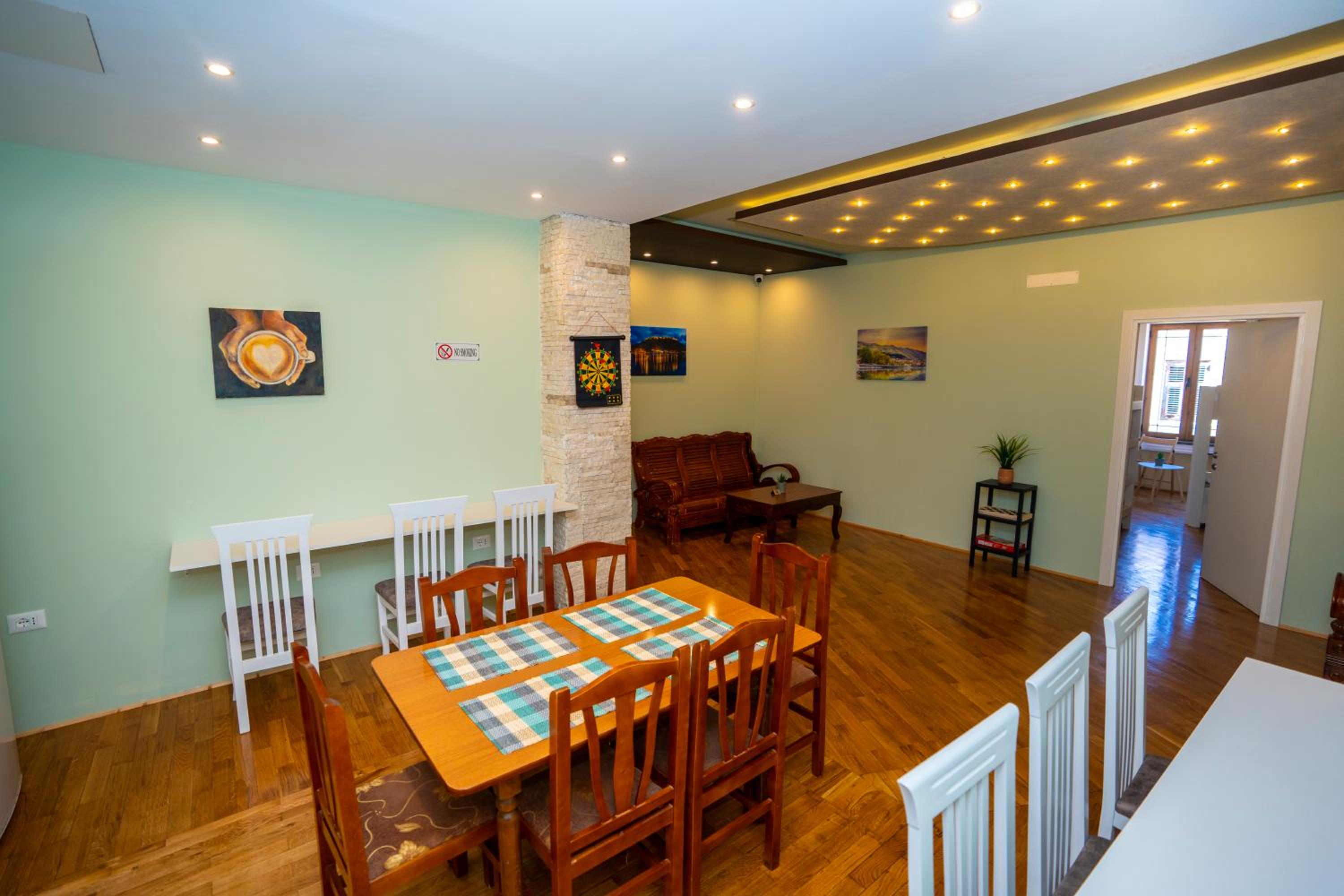 Terrace Hostel & Lounge Bar
