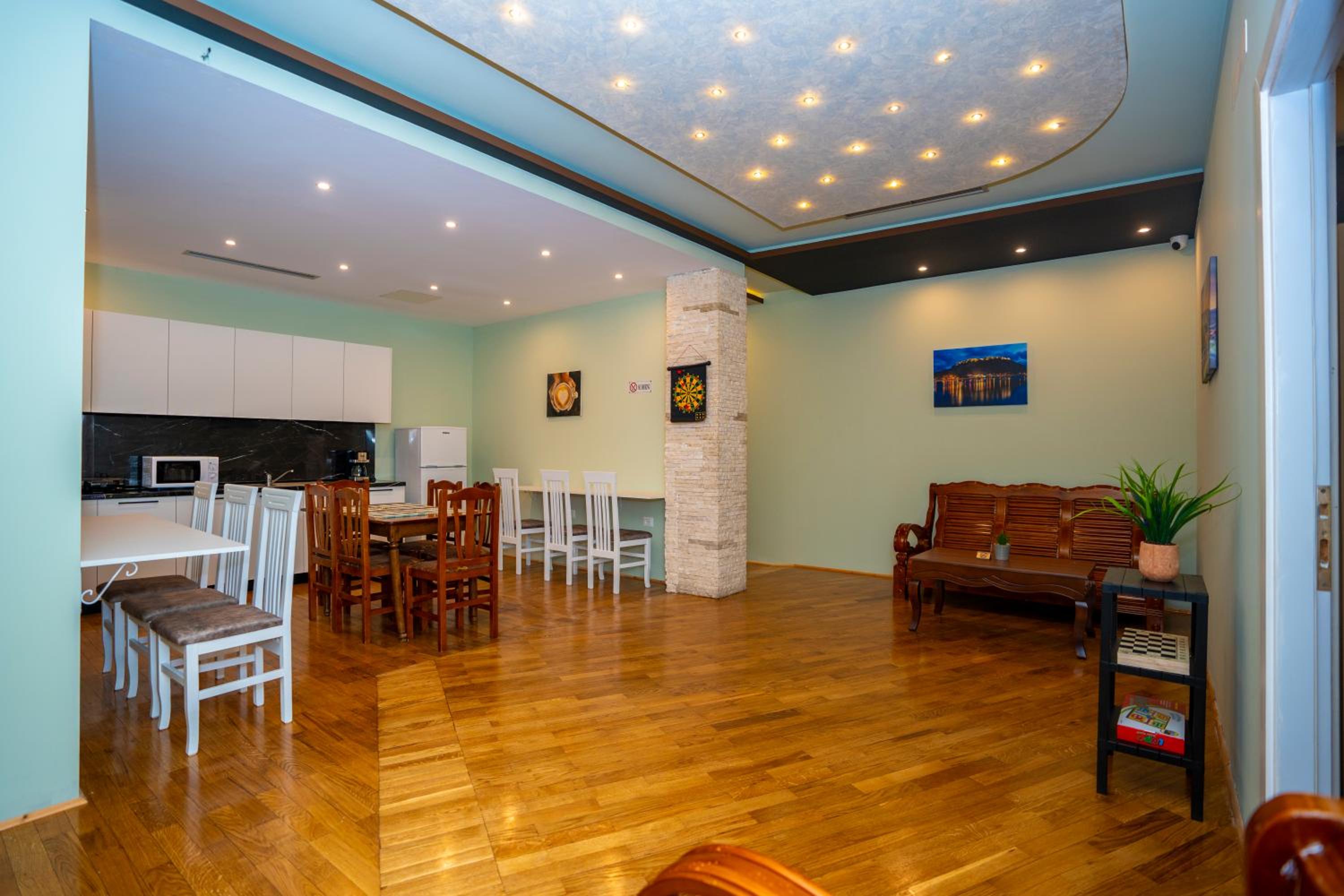 Terrace Hostel & Lounge Bar