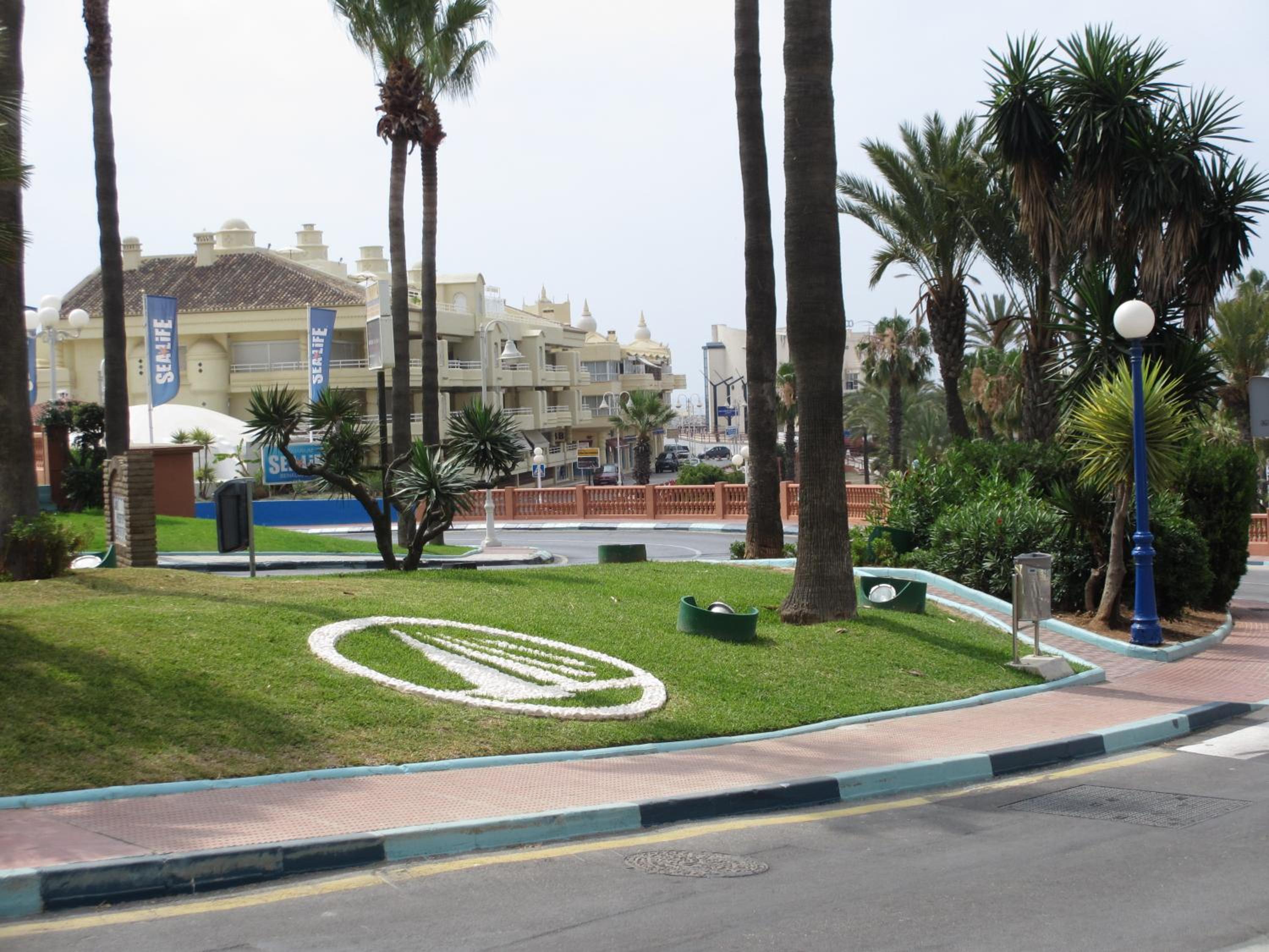 Benalmdena-Alay, piscina y jardín