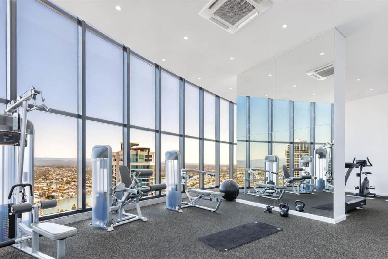 Views from cloud 1 min to beach 2BR Apt Pool Gym
