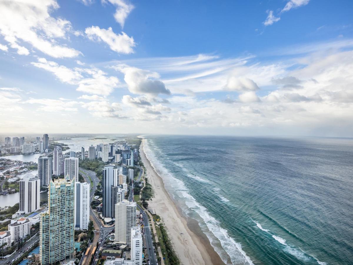 Views from cloud 1 min to beach 2BR Apt Pool Gym