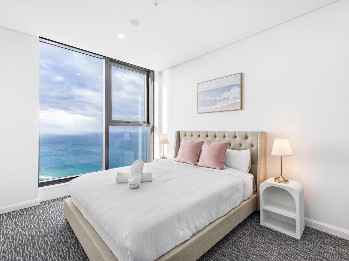 Views from cloud 1 min to beach 2BR Apt Pool Gym
