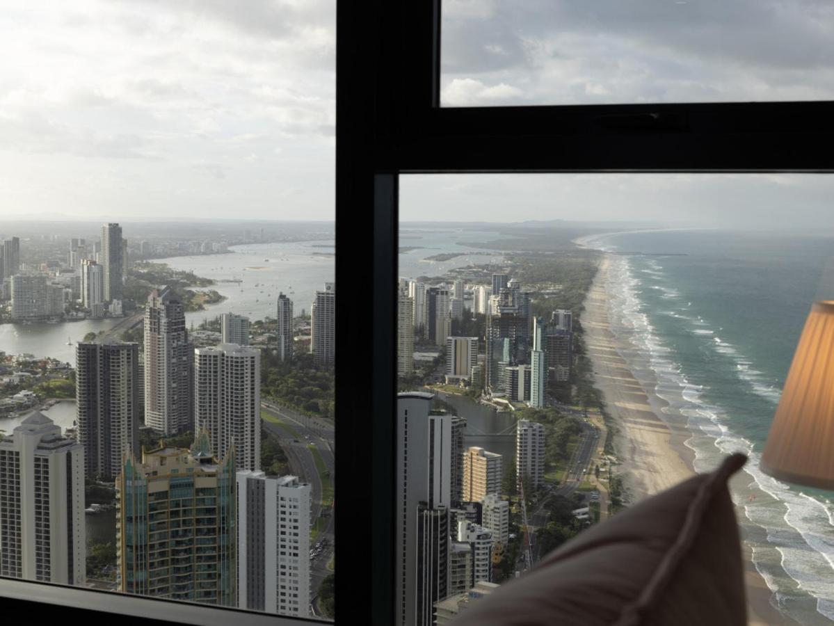 Views from cloud 1 min to beach 2BR Apt Pool Gym