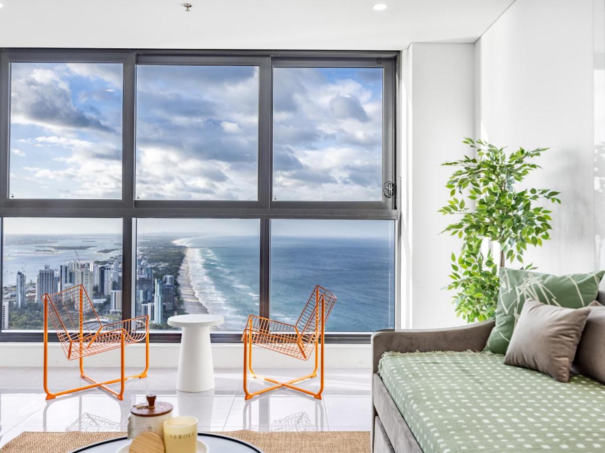 Views from cloud 1 min to beach 2BR Apt Pool Gym
