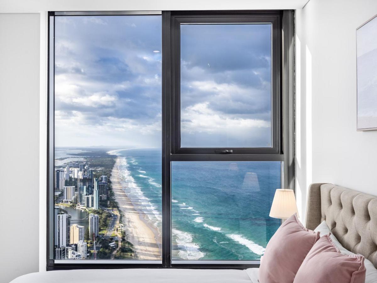 Views from cloud 1 min to beach 2BR Apt Pool Gym