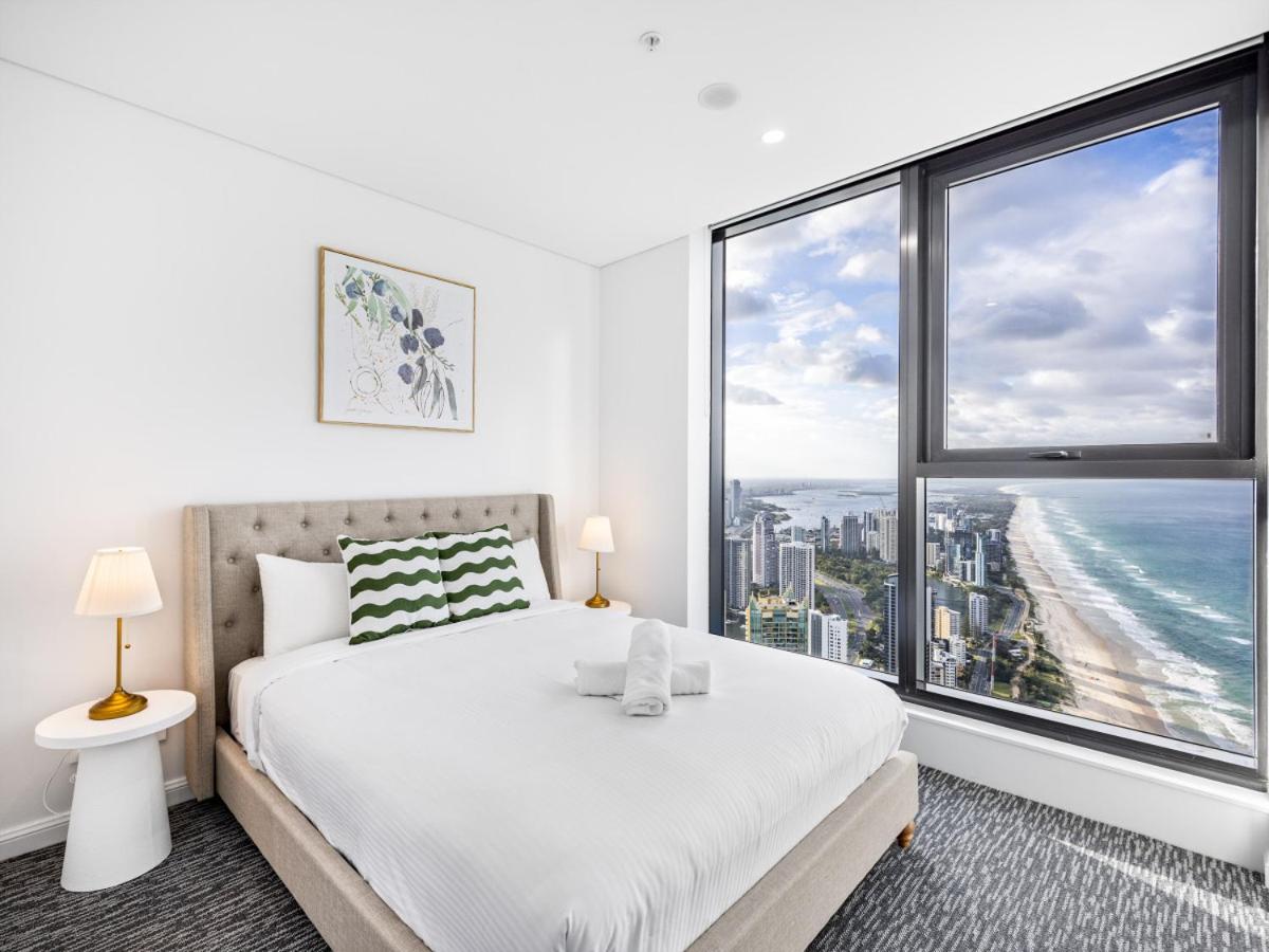 Views from cloud 1 min to beach 2BR Apt Pool Gym