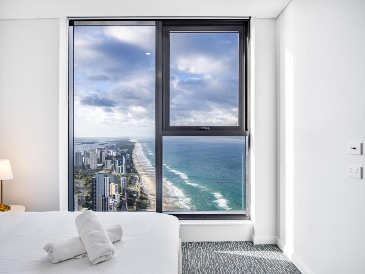 Views from cloud 1 min to beach 2BR Apt Pool Gym