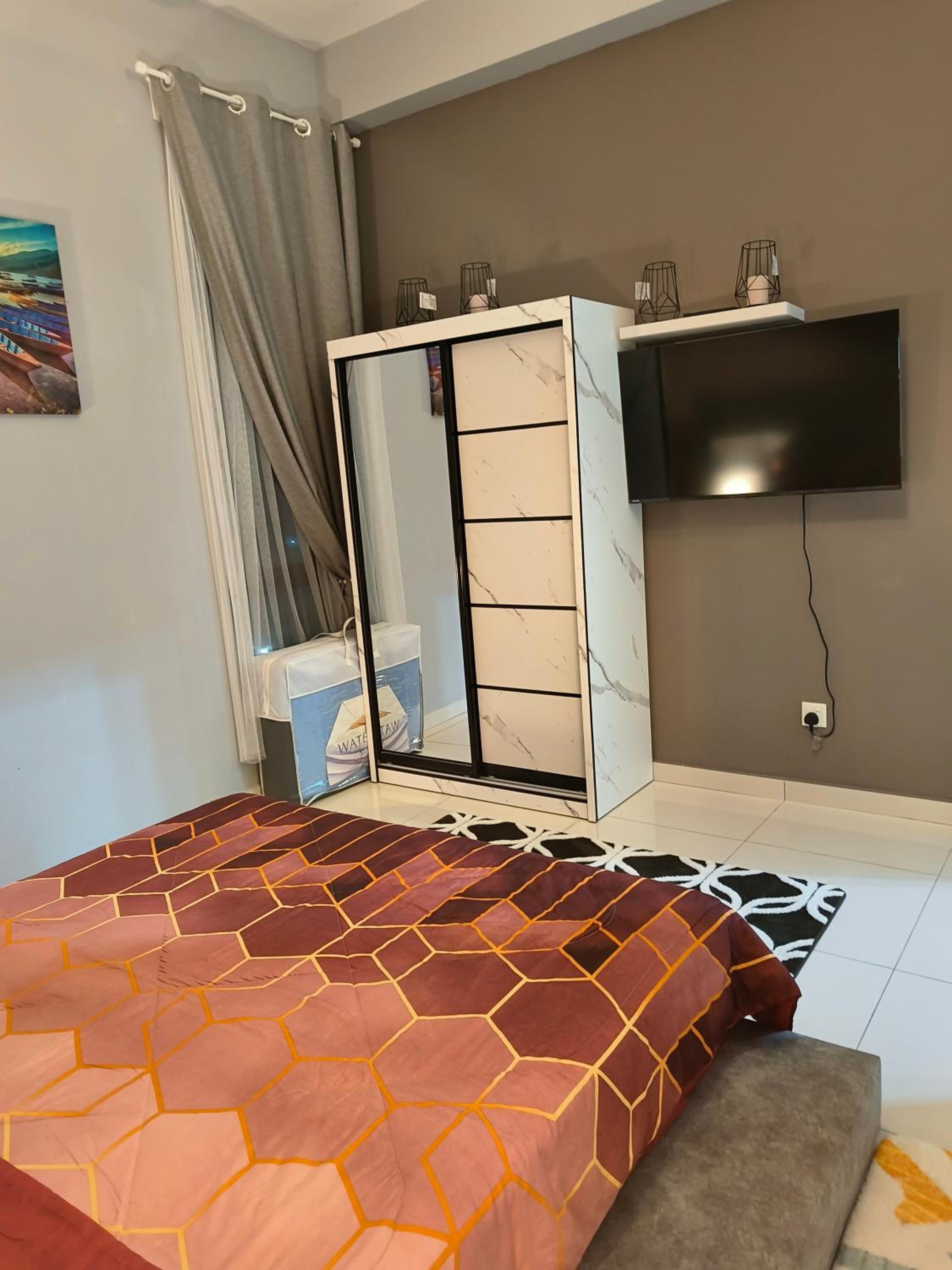 Alchemy Guesthouse D'summit Residence with Netflix