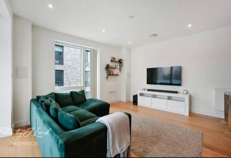 Cosy stay near O2