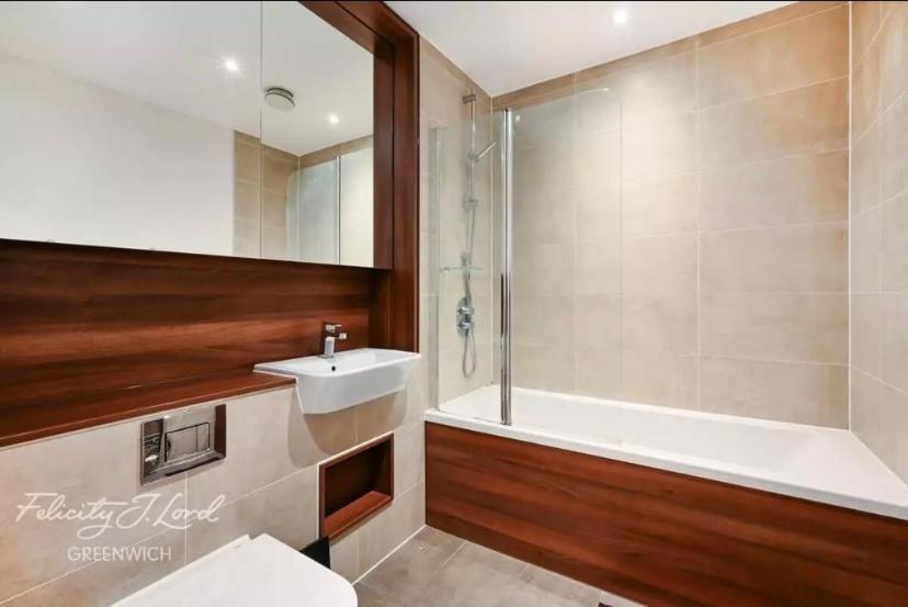 Cosy stay near O2