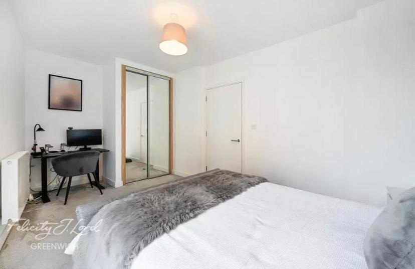 Cosy stay near O2