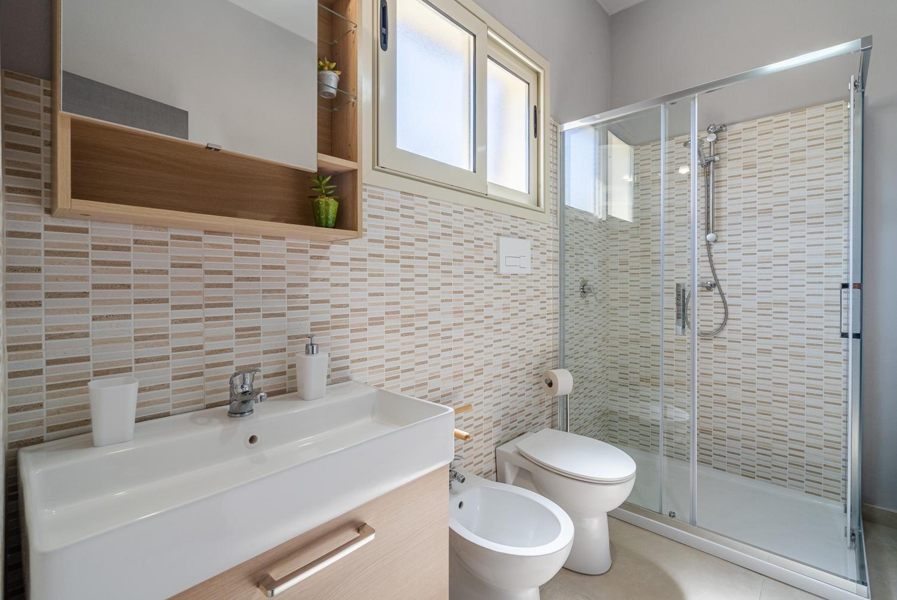 Ape Ermy en Avola — bathroom
