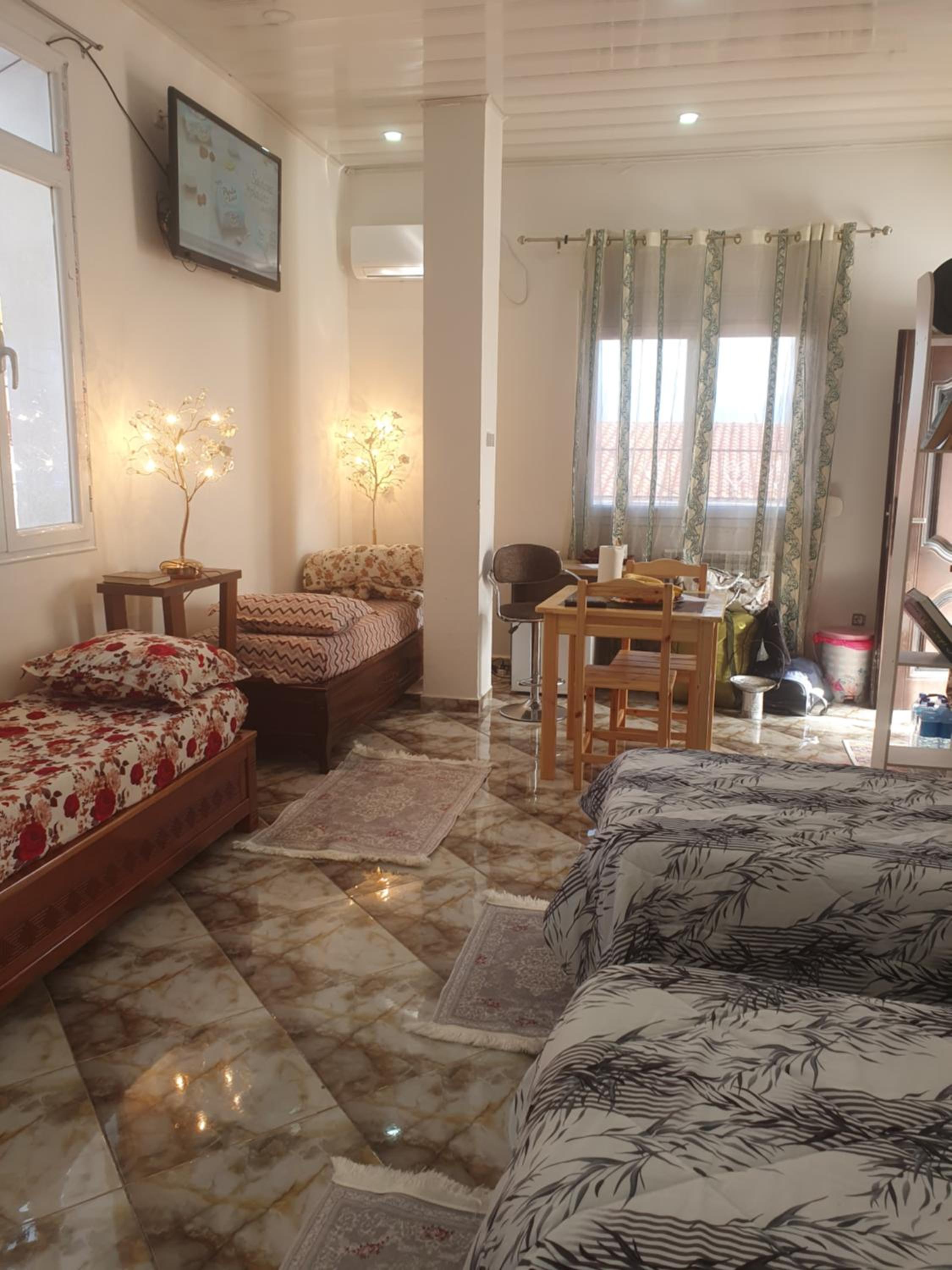 Studio pour six personnes à kouba plus grande terasse