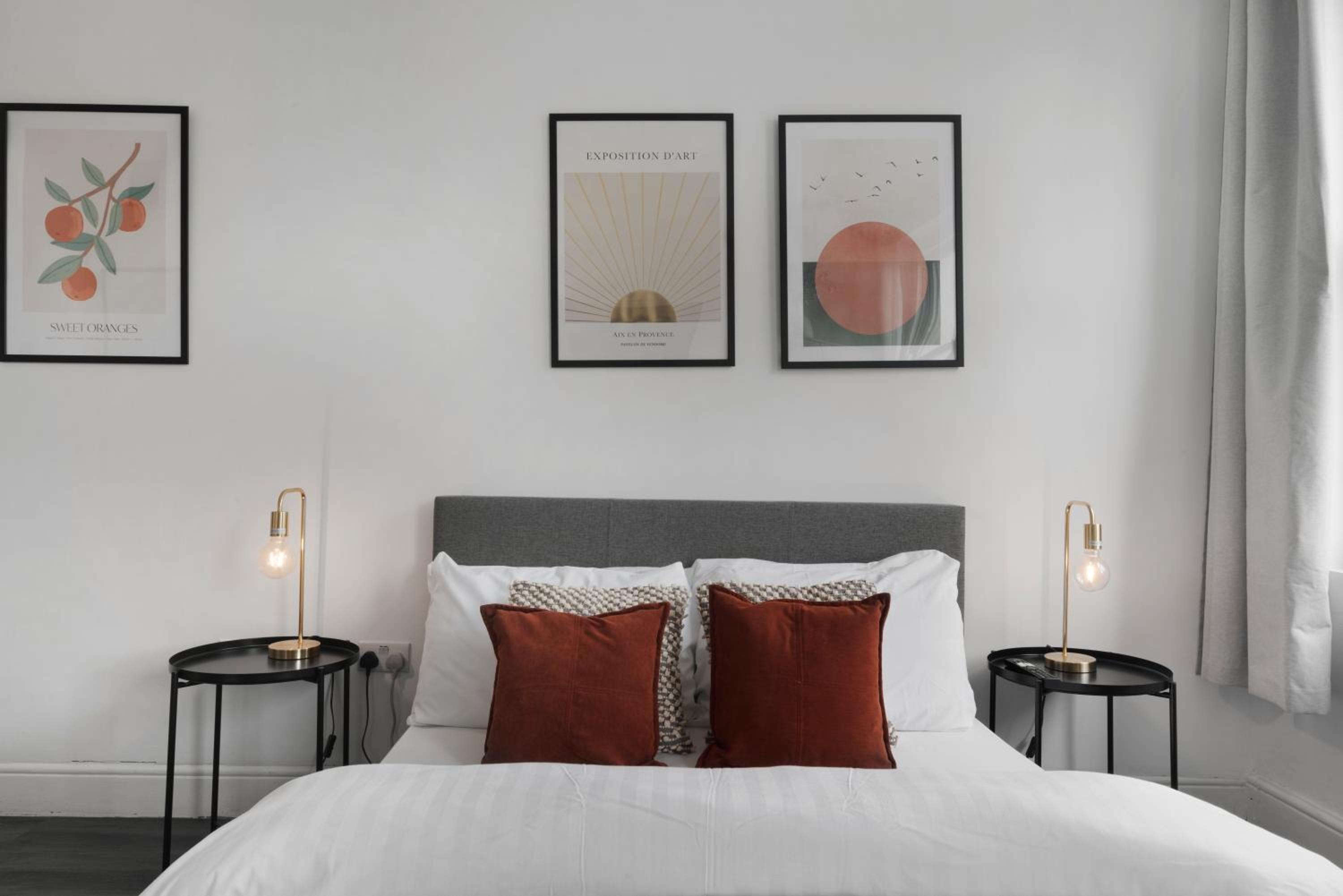 Archway Station Studios - Double bed view 3