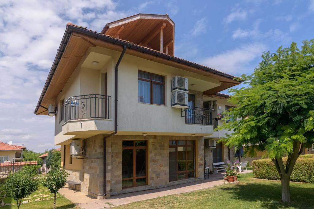 Villa and remote office 