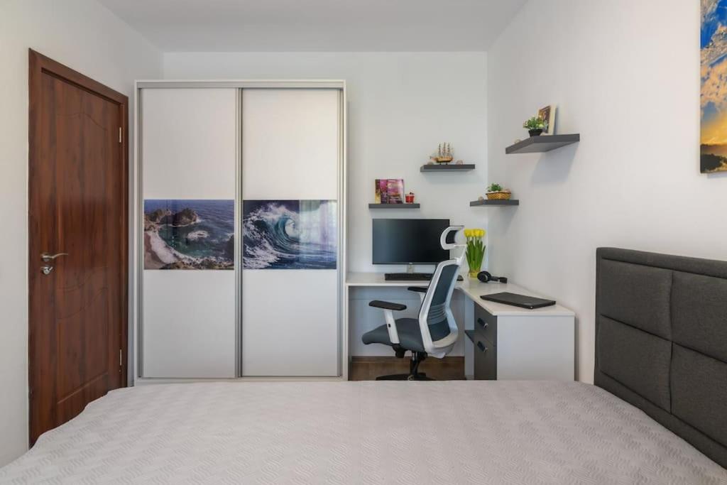 Villa and remote office 