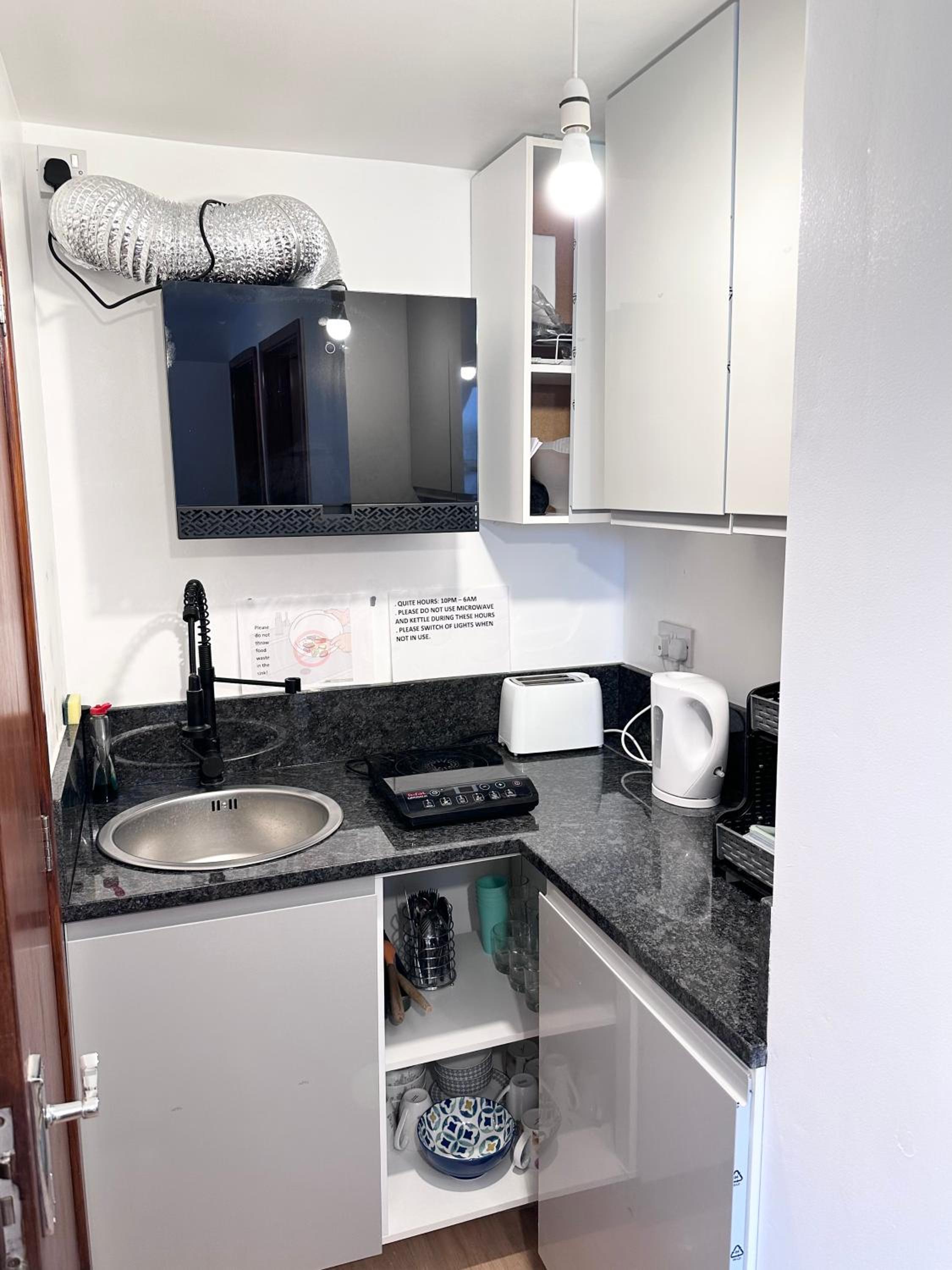 Oxford Vacations - Twin or Single Private Room Near Brookes University, Oxford Hospitals and EF Language College, Headington Oxford B - Property Image 2