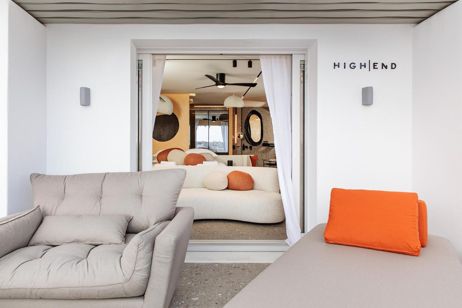 HIGH END Unique 270 degree aerial sea view suite photo 3