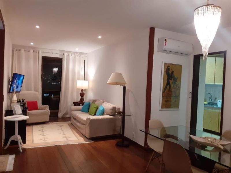 MS145. Excelente apartamento em andar alto no Arpoador!