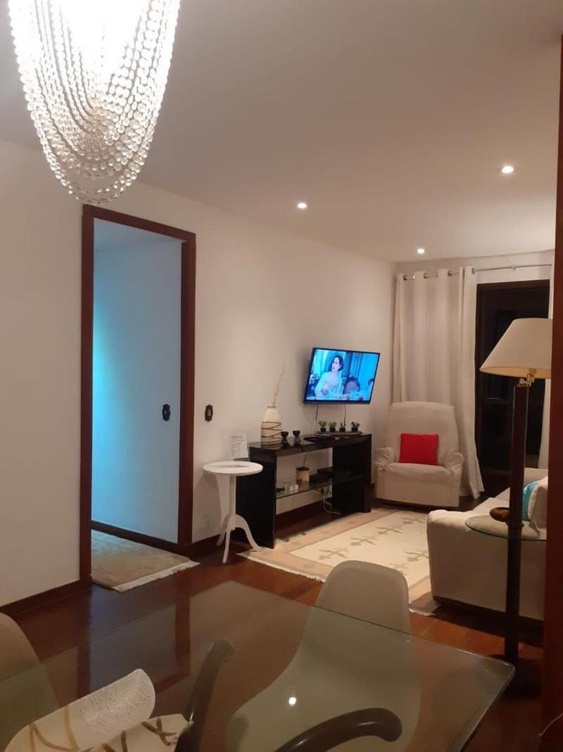 MS145. Excelente apartamento em andar alto no Arpoador!