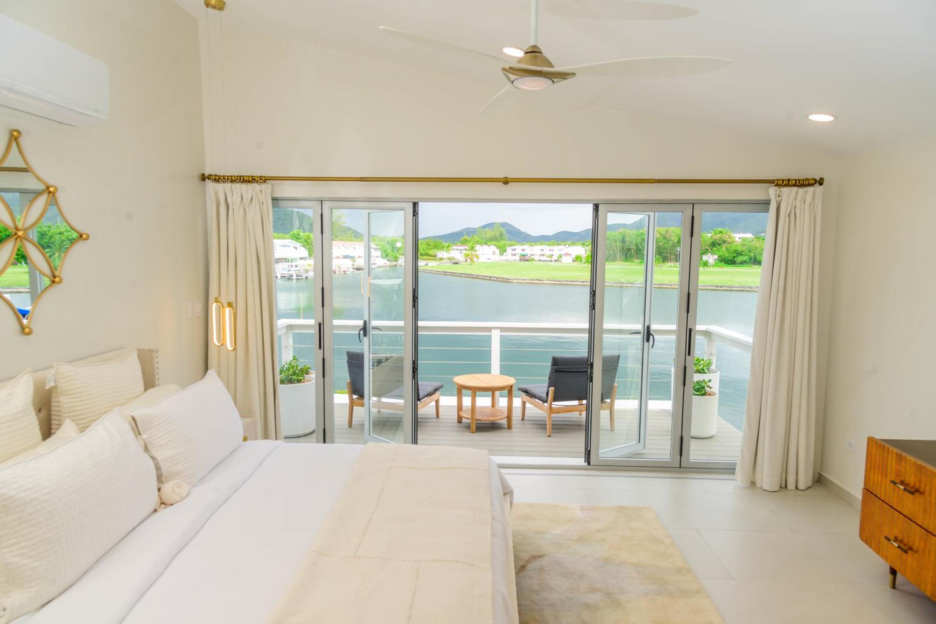 Stella Vista - Luxury Condo in Jolly Harbour