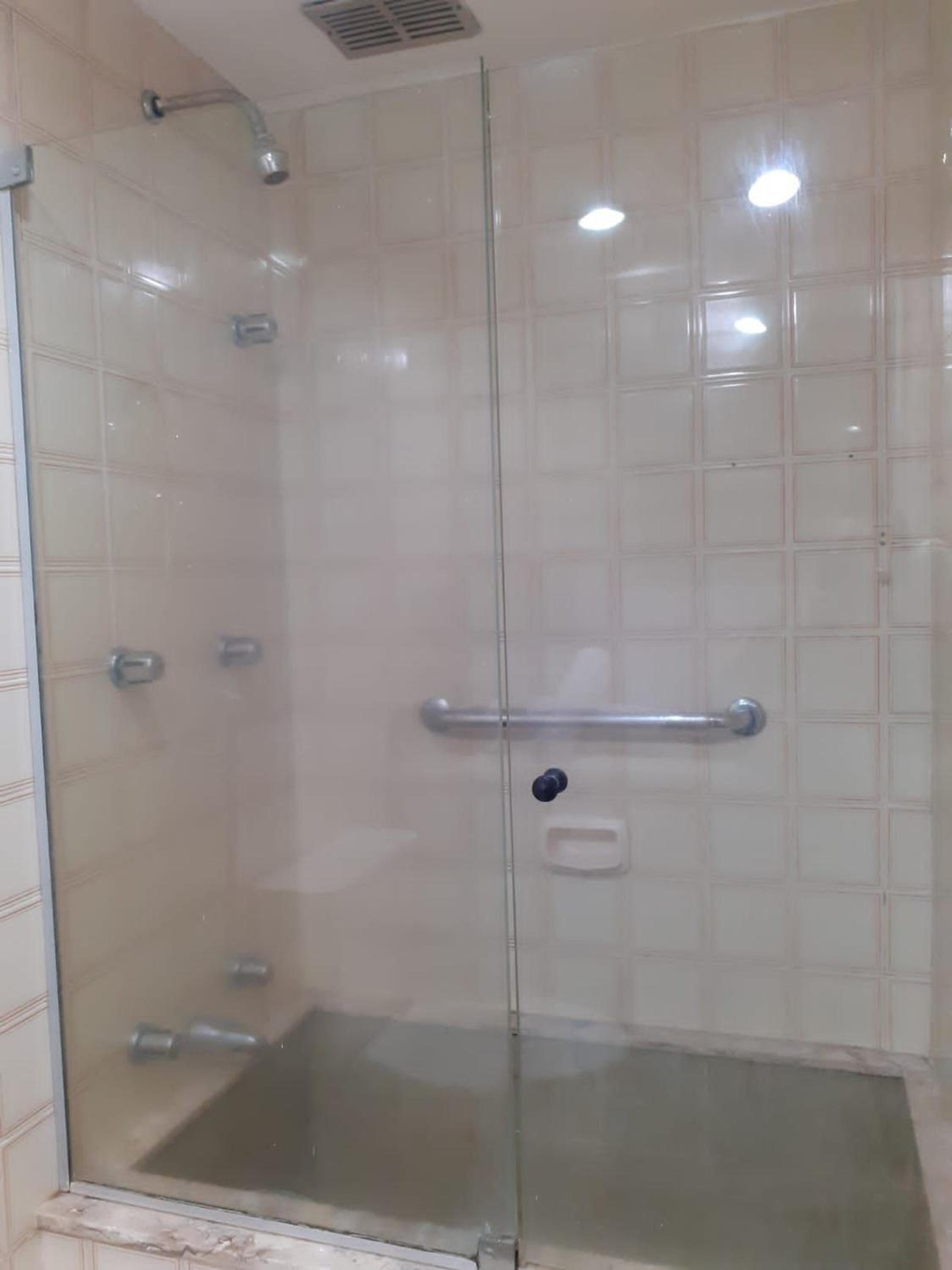 MS145. Excelente apartamento em andar alto no Arpoador!