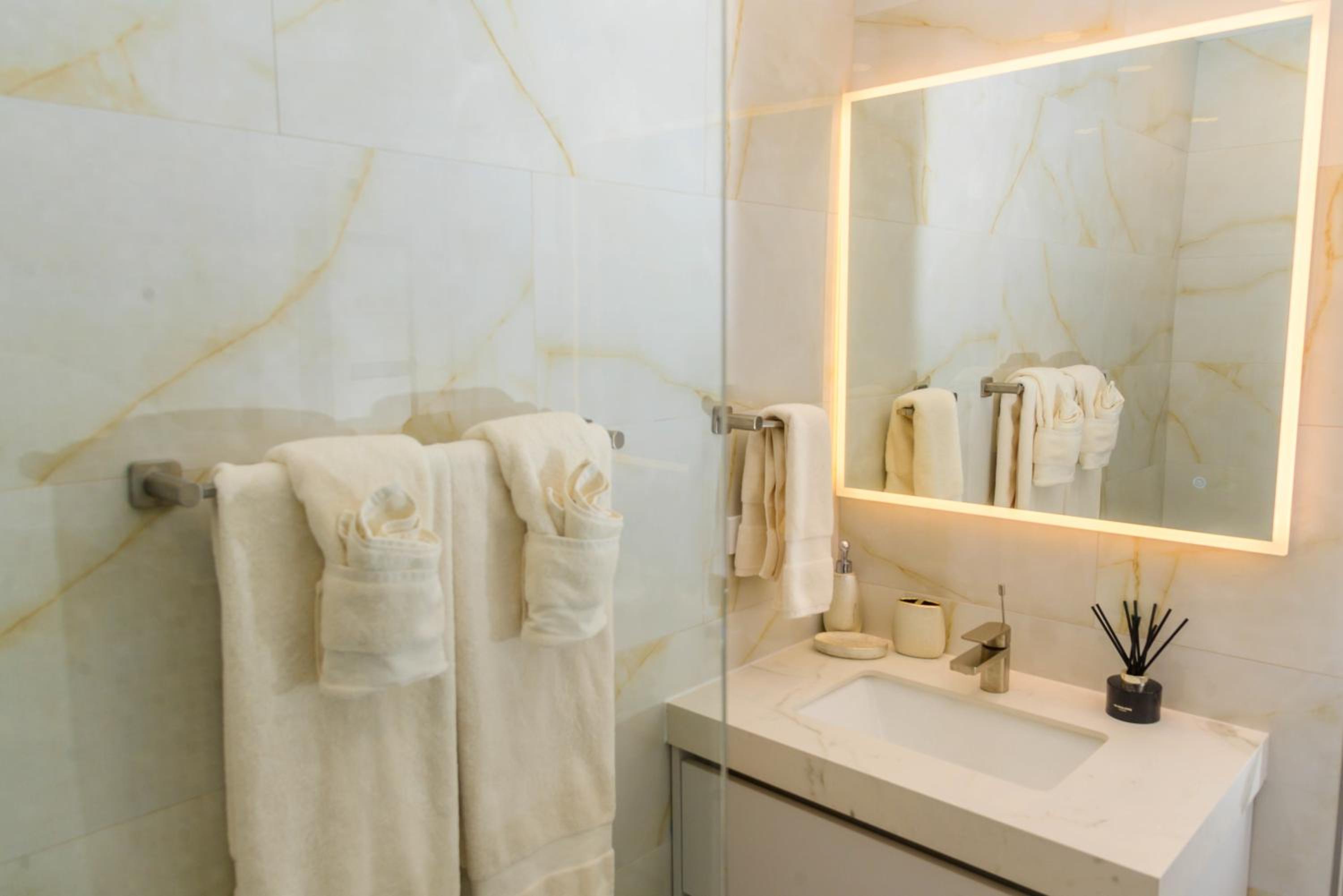 Stella Vista - Luxury Condo in Jolly Harbour