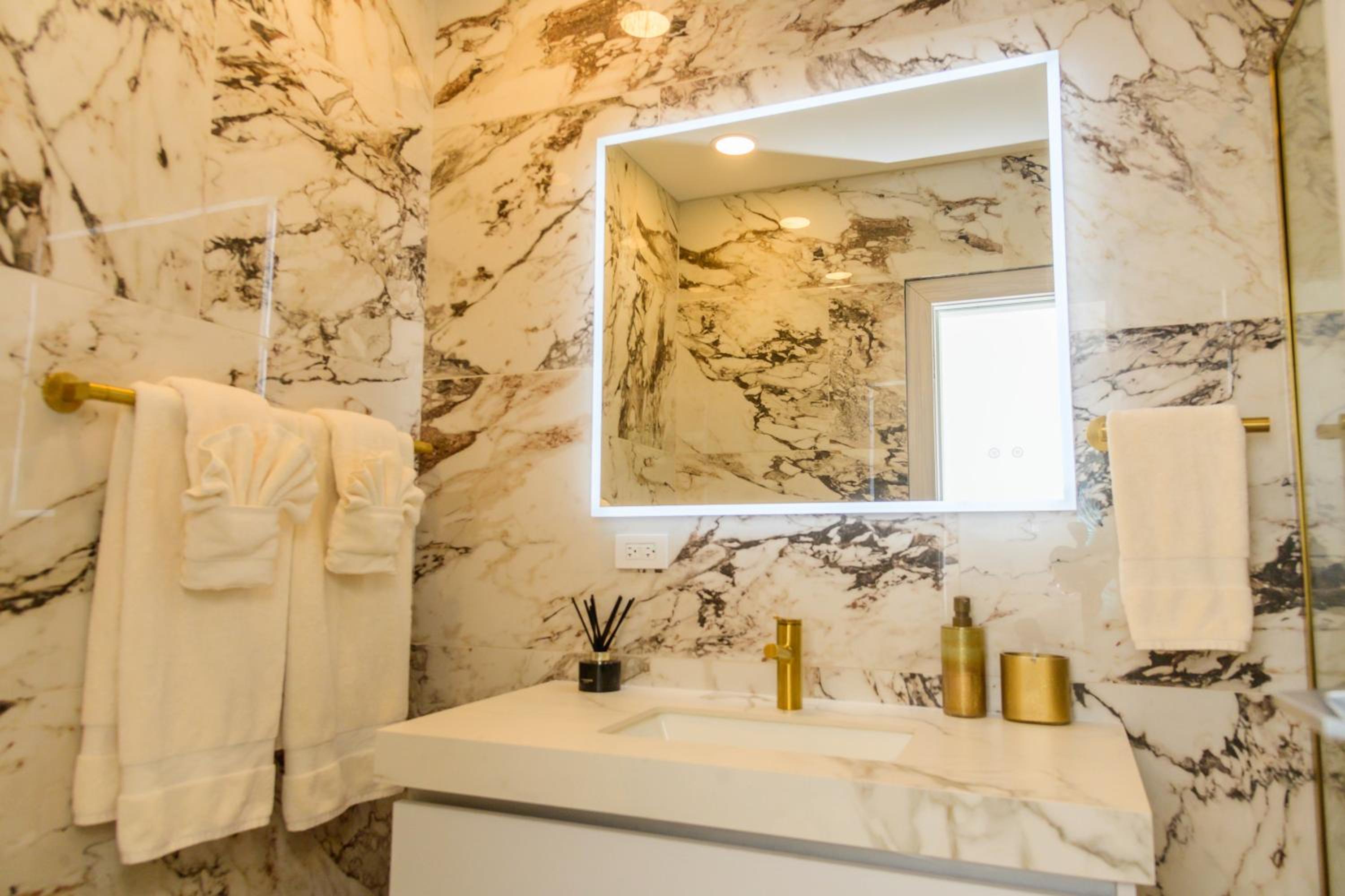 Stella Vista - Luxury Condo in Jolly Harbour