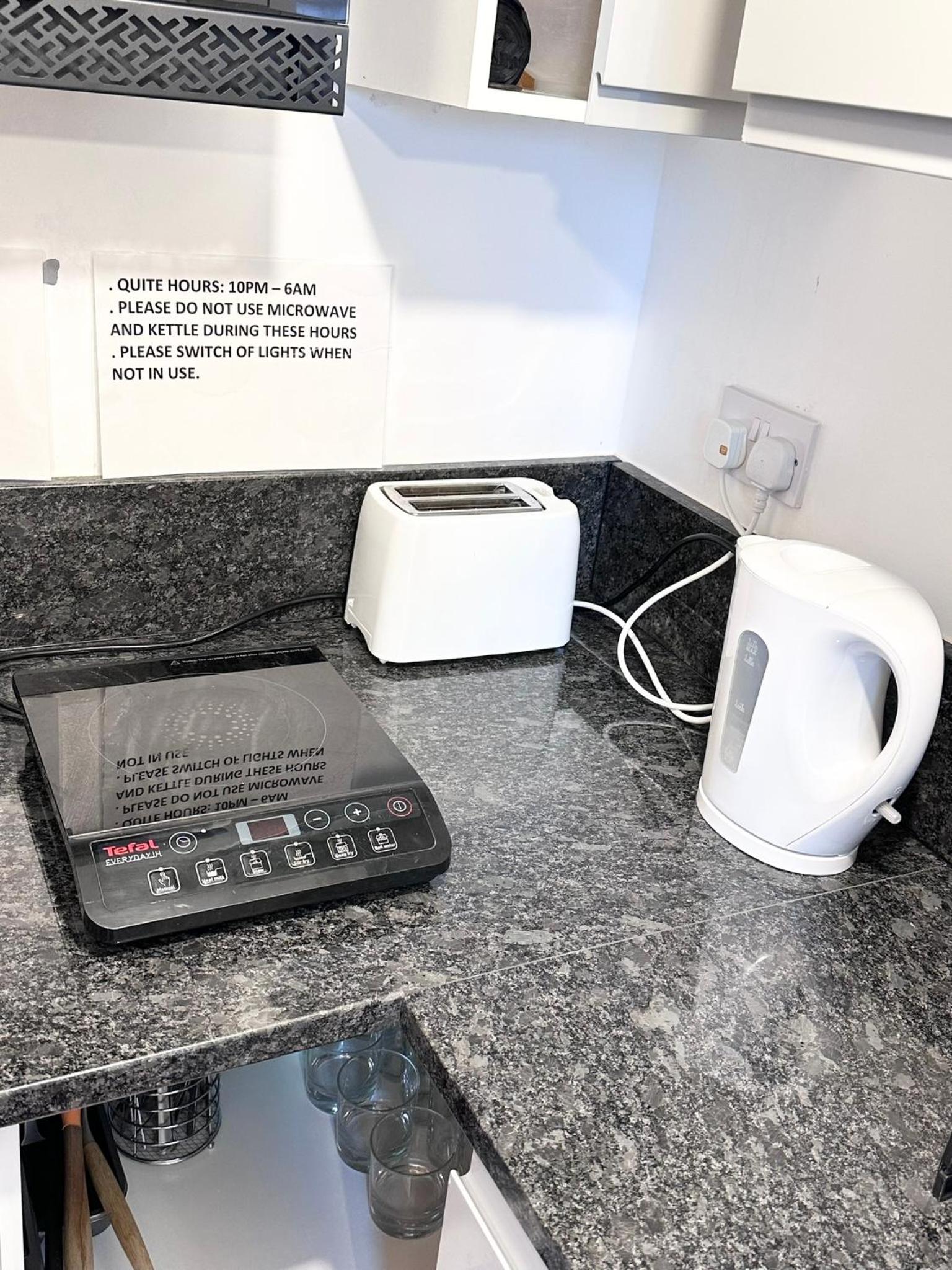 Oxford Vacations - Twin or Single Private Room Near Brookes University, Oxford Hospitals and EF Language College, Headington Oxford B - Property Image 7