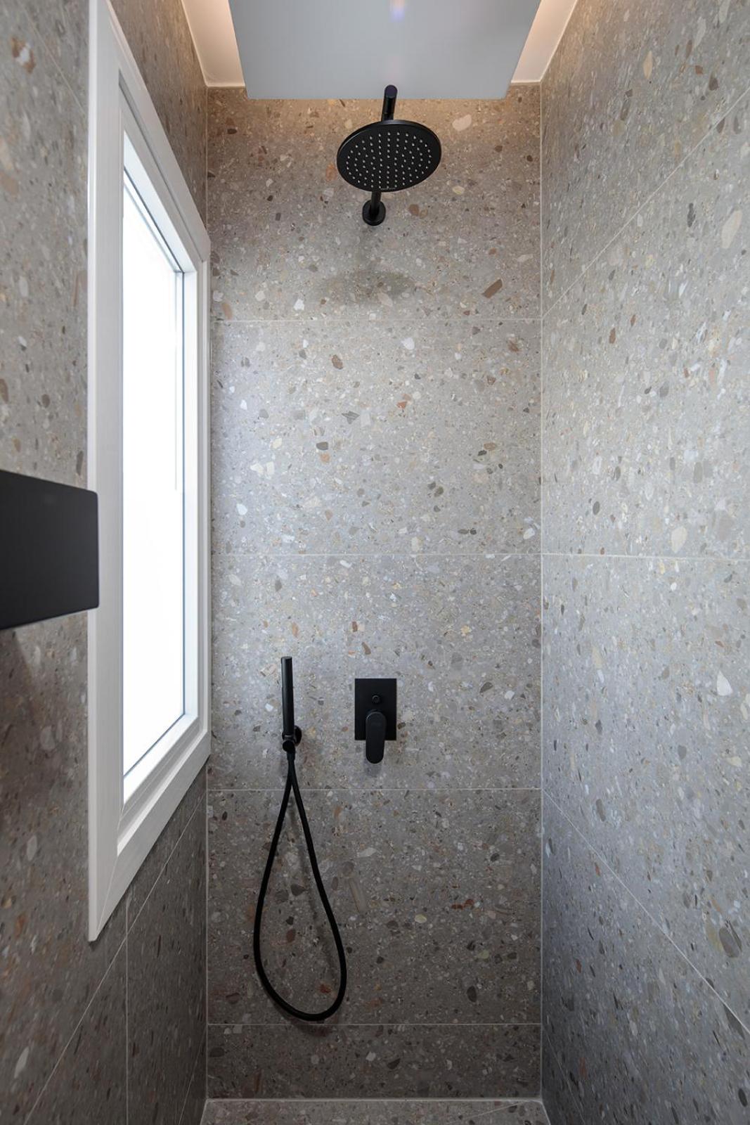 HIGH END Unique 270 degree aerial sea view suite photo 4