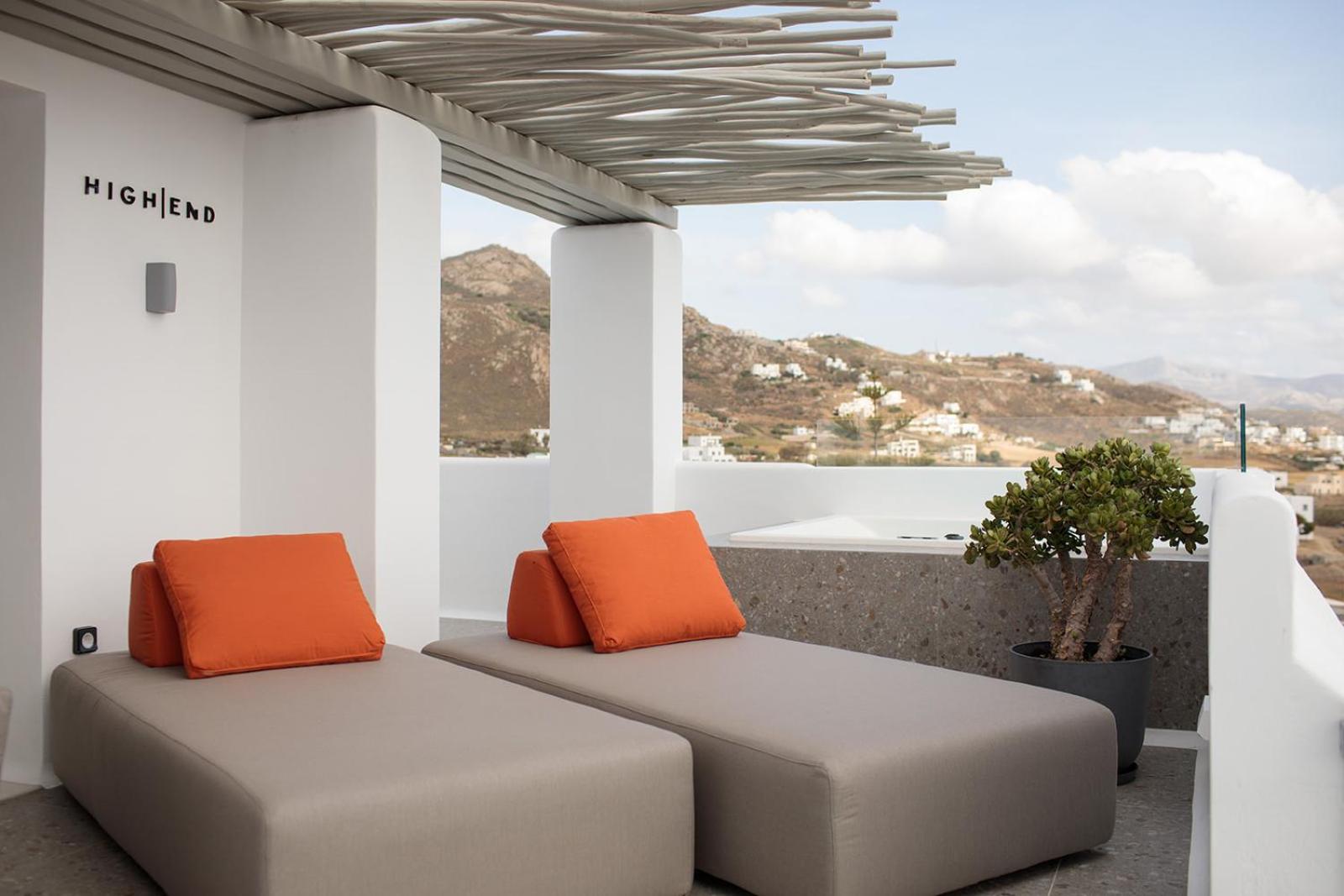 HIGH END Unique 270 degree aerial sea view suite