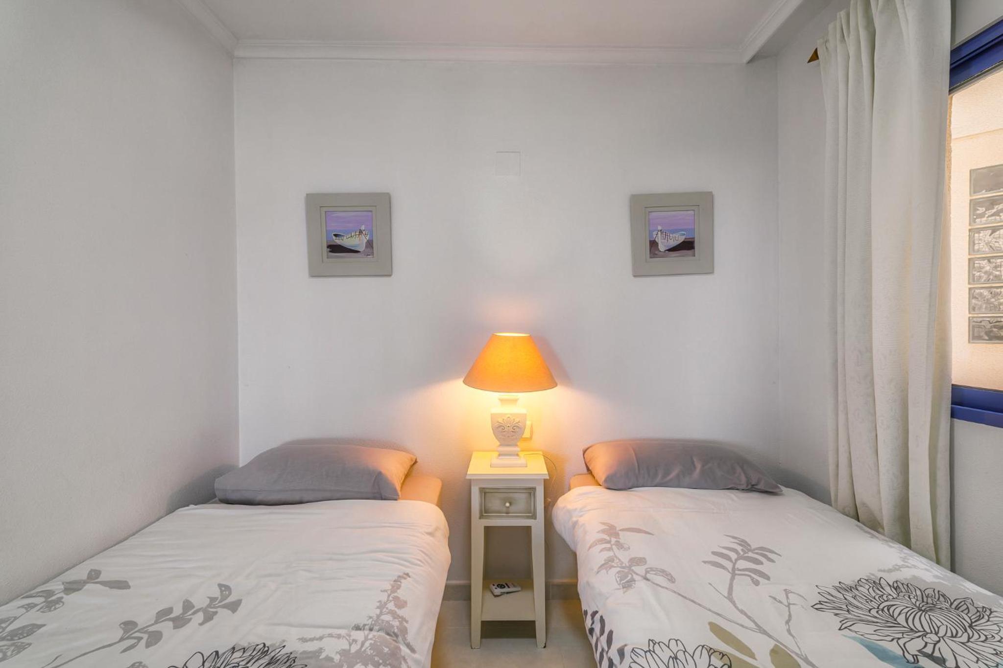 Luxe 1ste lijns appartement aan zee view 4
