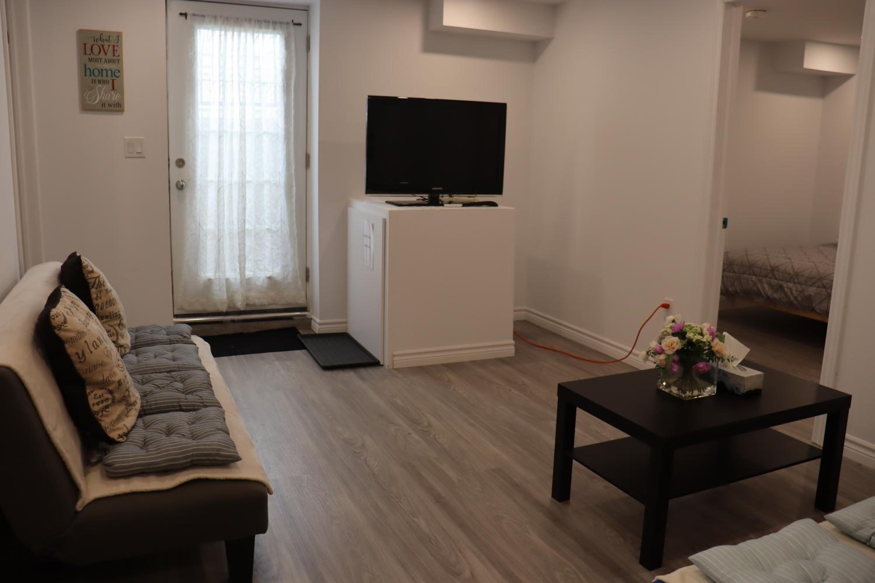 Cozy place, 15 min to Niagara Falls & USA border.