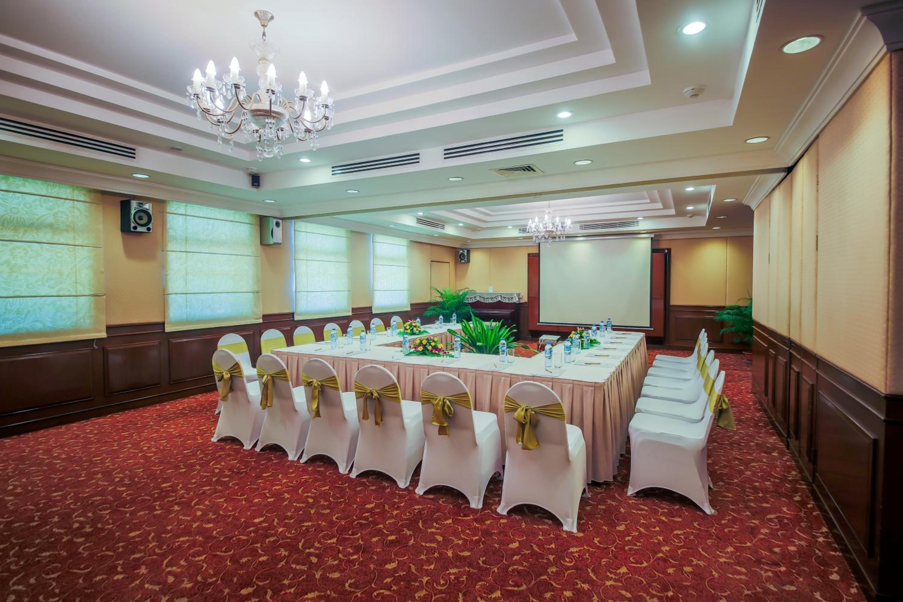 Diamond Westlake Suites