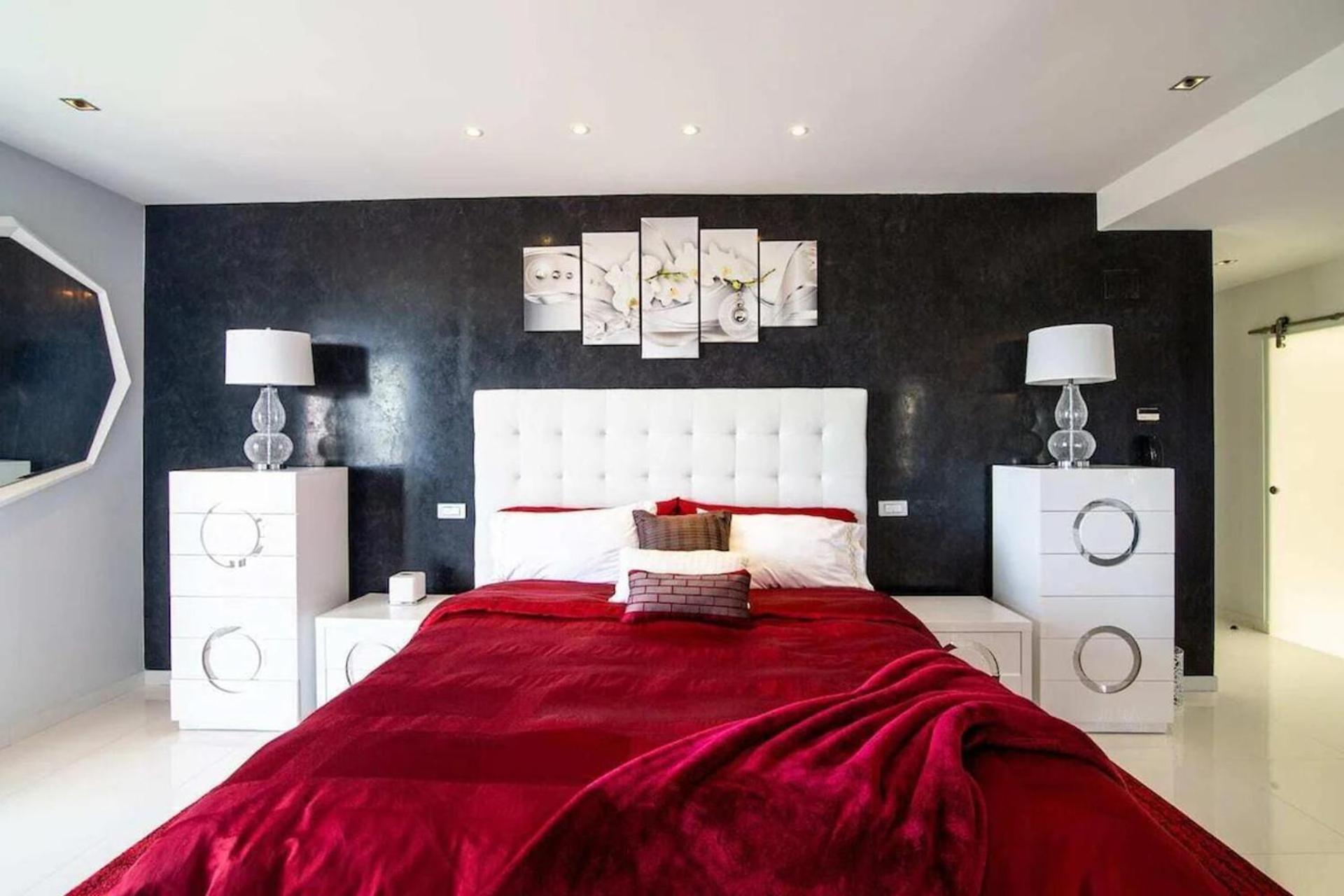 Lovely 3-Bed Apartment in Maho view 5