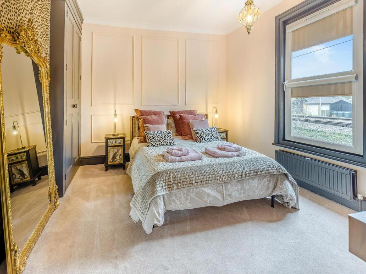 Railway Cottage - Stylish & Cosy Whitstable Oasis - Sleeps 2 view 3