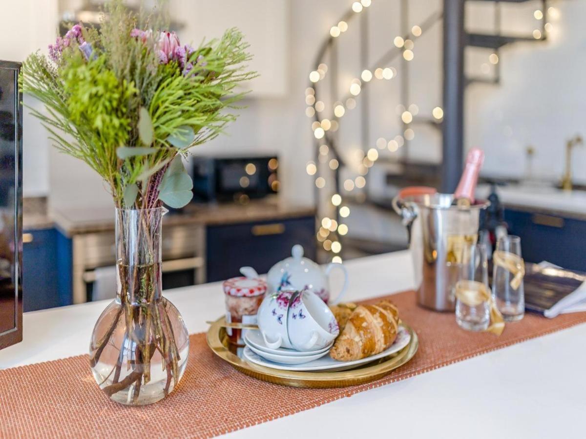 Railway Cottage - Stylish & Cosy Whitstable Oasis - Sleeps 2 view 5