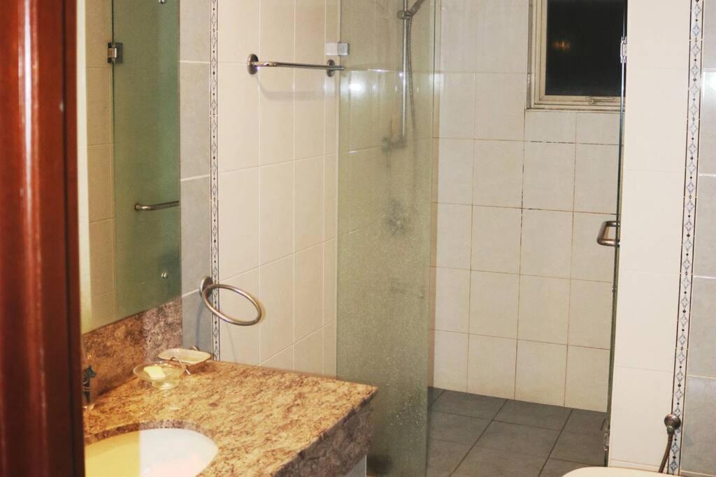 Entire 3 Bed Room Luxurious Apartment in Colombo 8 view 3