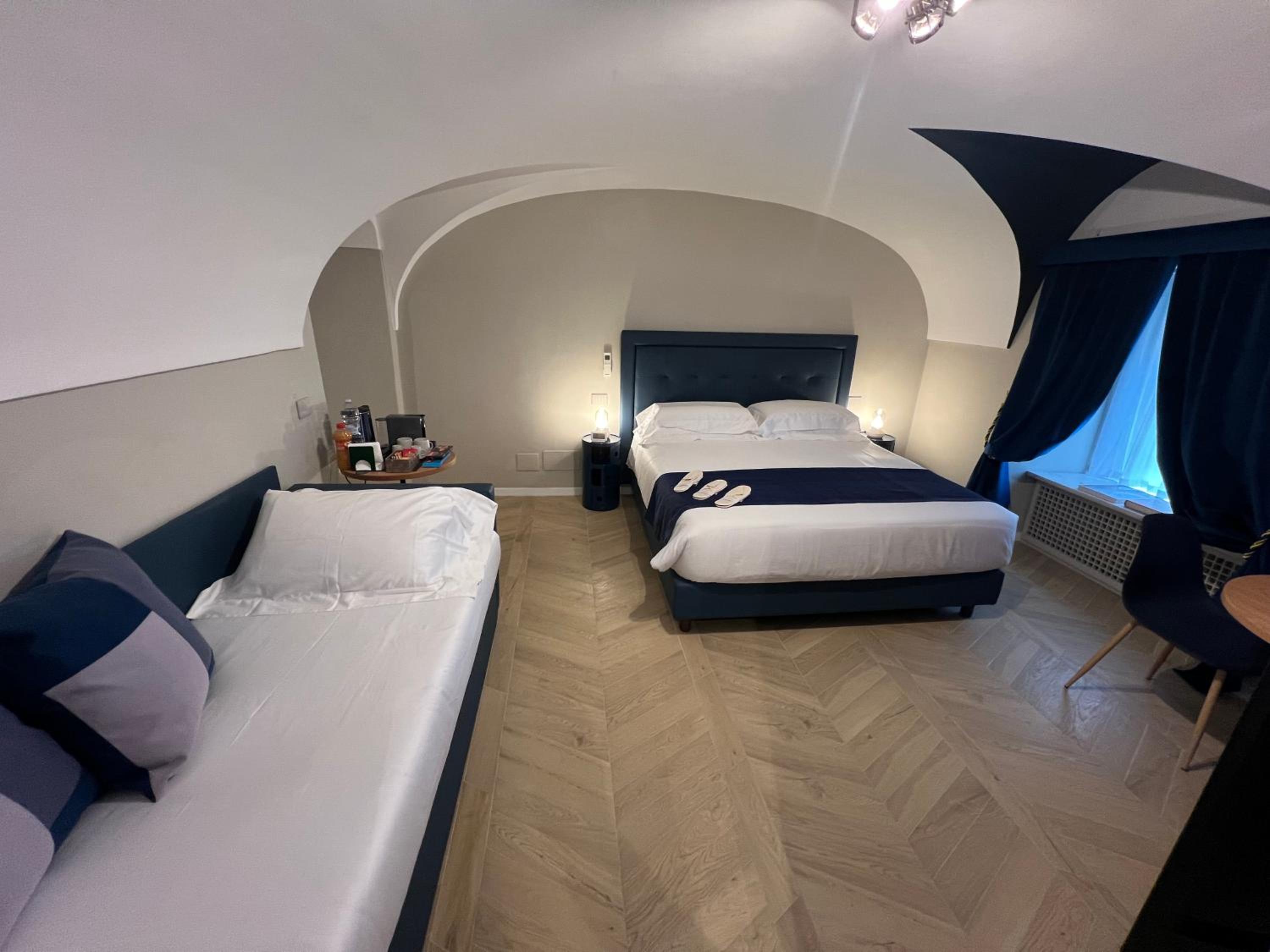 Rome luxury blue suites- LOVE