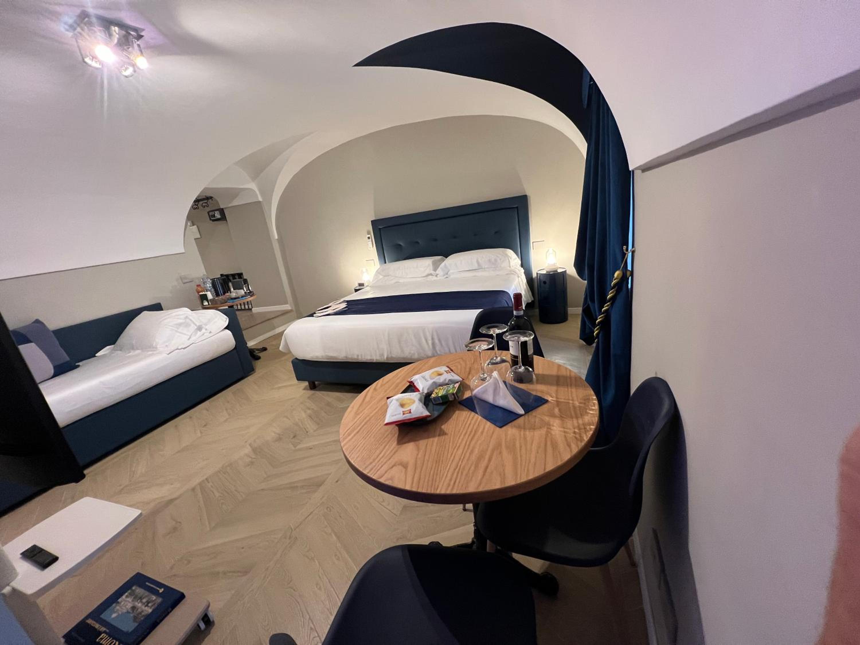 Rome luxury blue suites- LOVE
