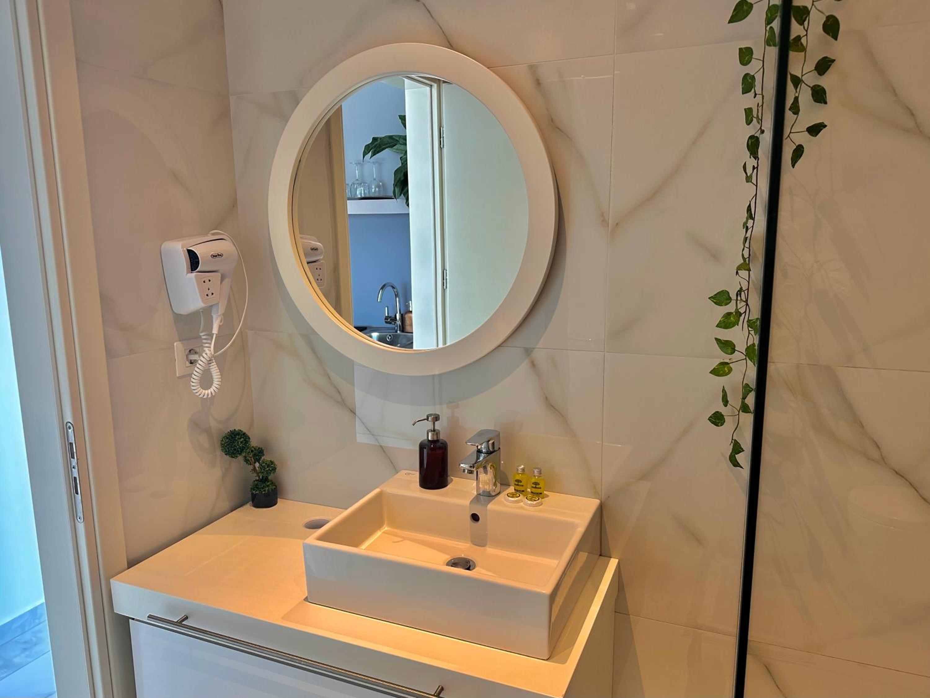 Sea Horizon Vsl Suites & Apartments