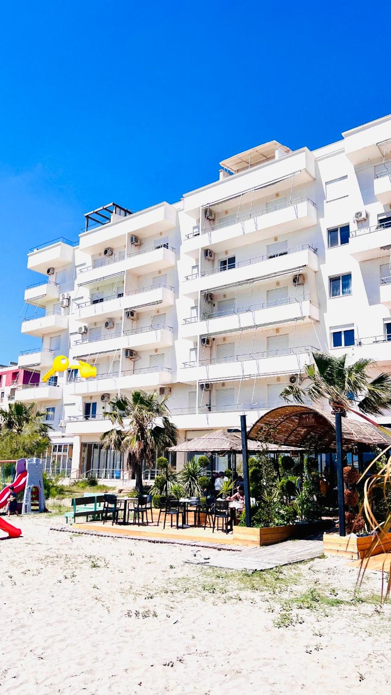Soleil Apartment with sunbed & umbrella