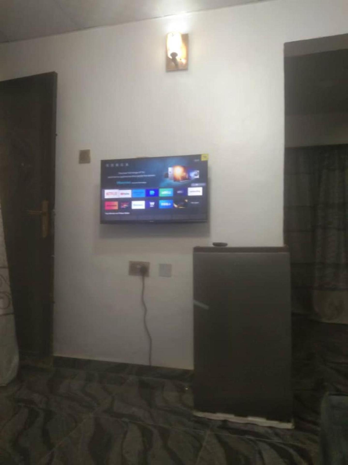 Lagos 1-Bed Apt Sleeps 2 with AirCon & Parking