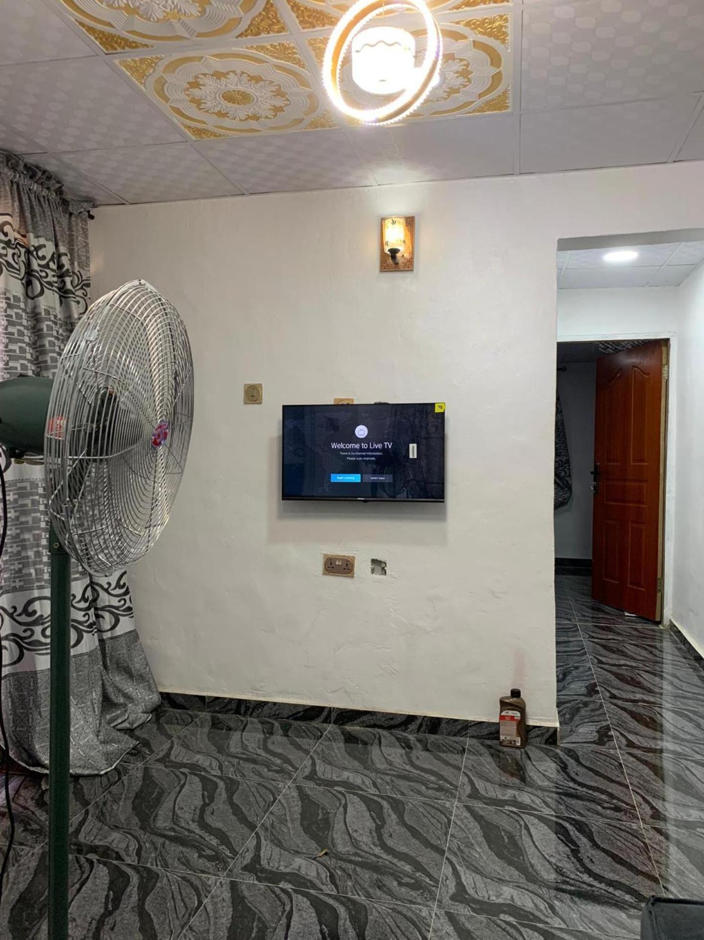 Lagos 1-Bed Apt Sleeps 2 with AirCon & Parking